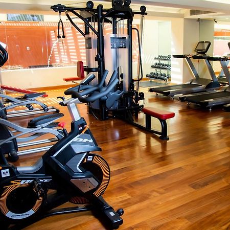 Camino Real Monterrey Hotel San Pedro Garza Garcia Buitenkant foto A gym in a hotel