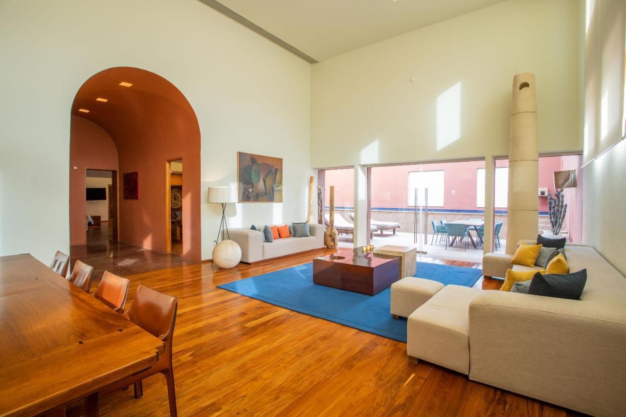 Camino Real Monterrey Hotel San Pedro Garza Garcia Buitenkant foto A living room at the Mandarin Oriental, Barcelona