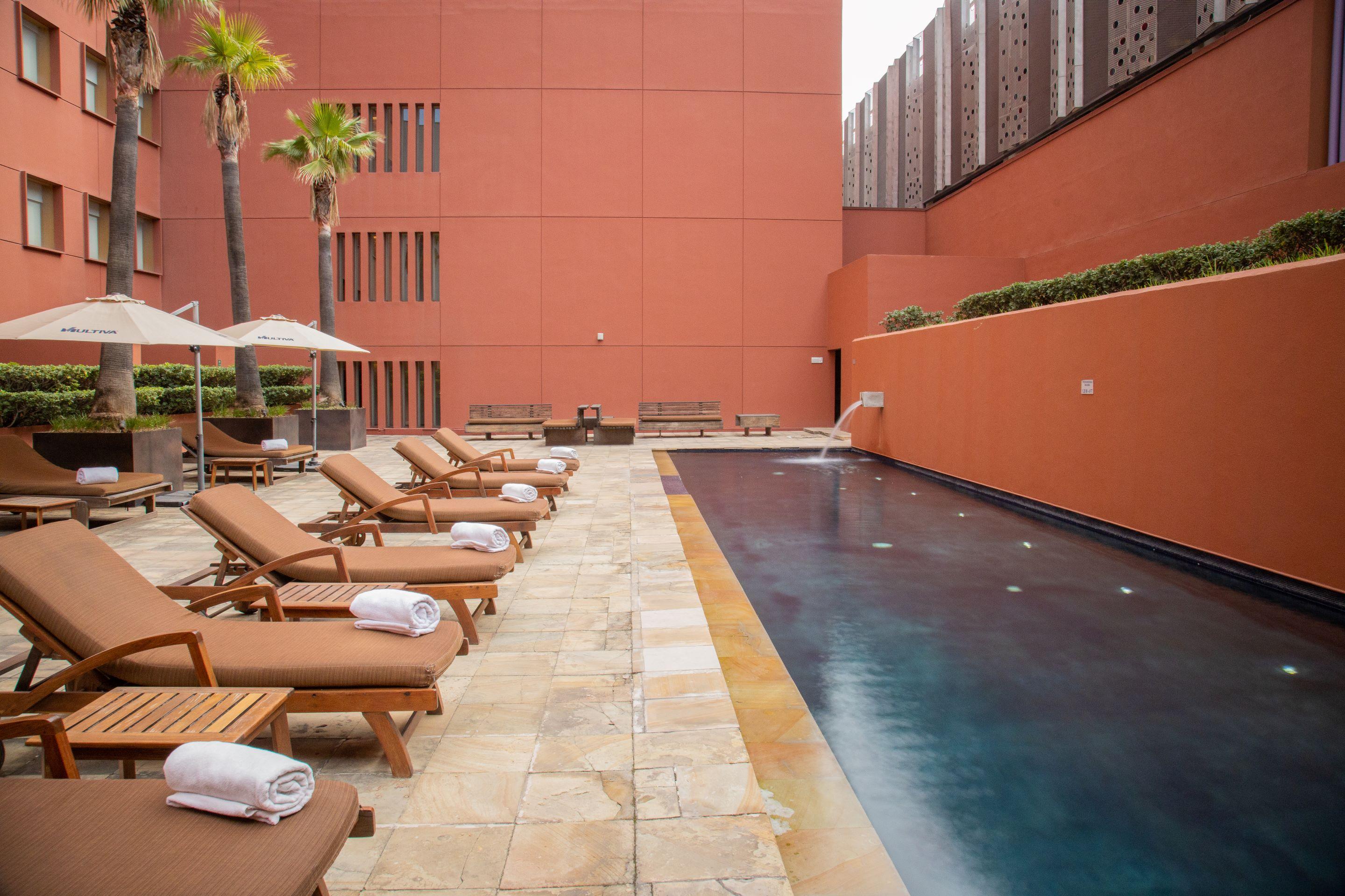 Camino Real Monterrey Hotel San Pedro Garza Garcia Buitenkant foto The pool at the hotel