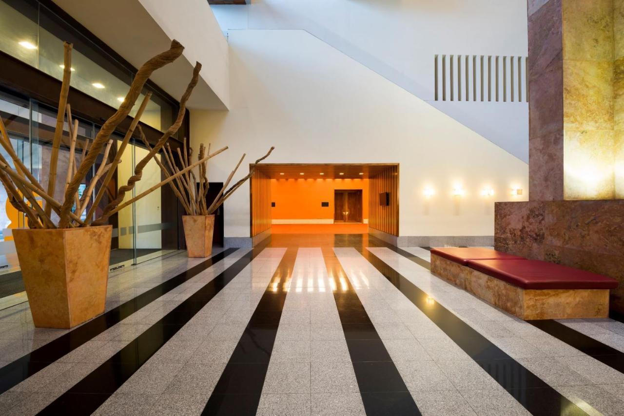 Camino Real Monterrey Hotel San Pedro Garza Garcia Buitenkant foto Interior of the hotel