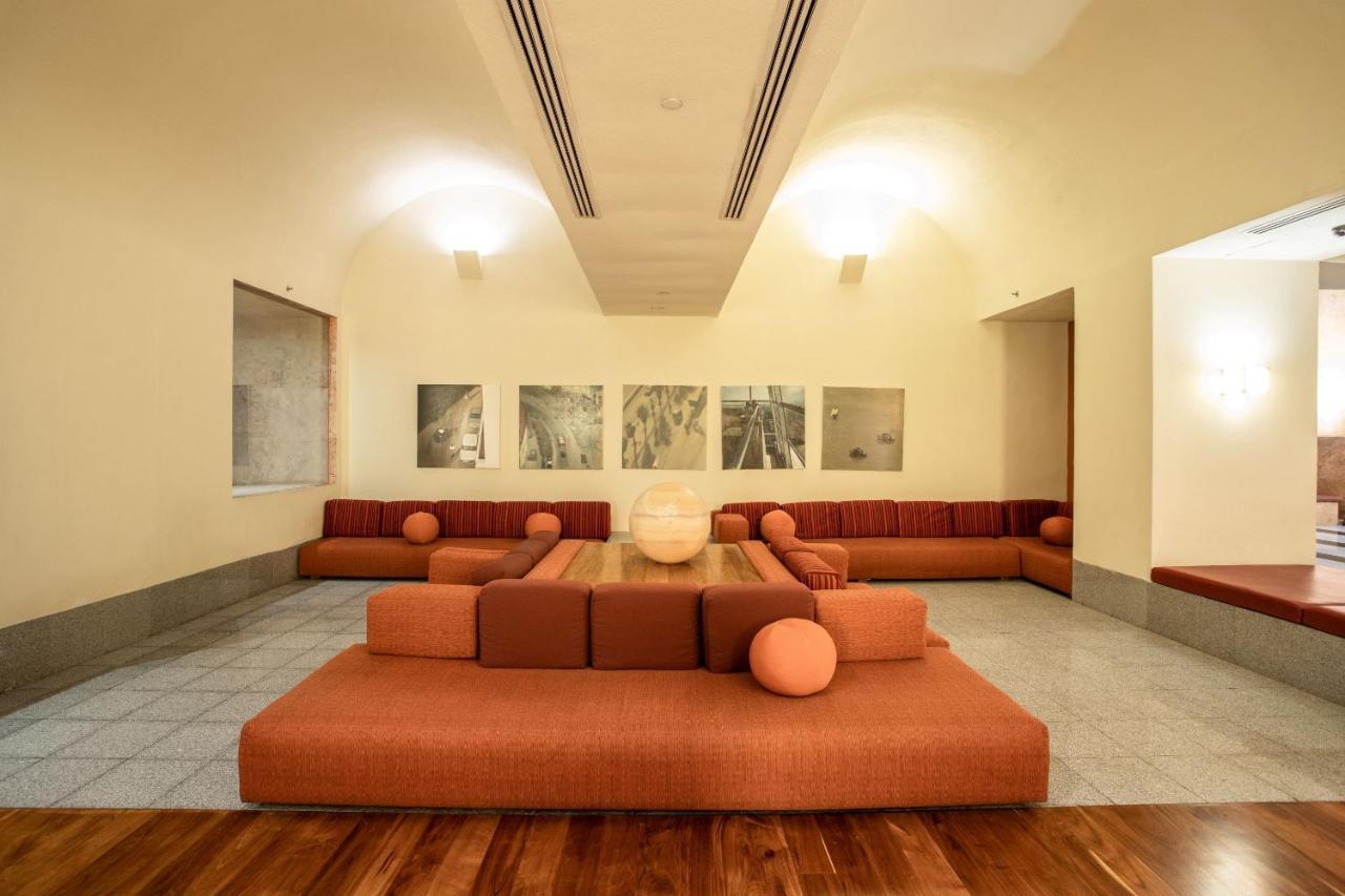 Camino Real Monterrey Hotel San Pedro Garza Garcia Buitenkant foto The interior of the lounge