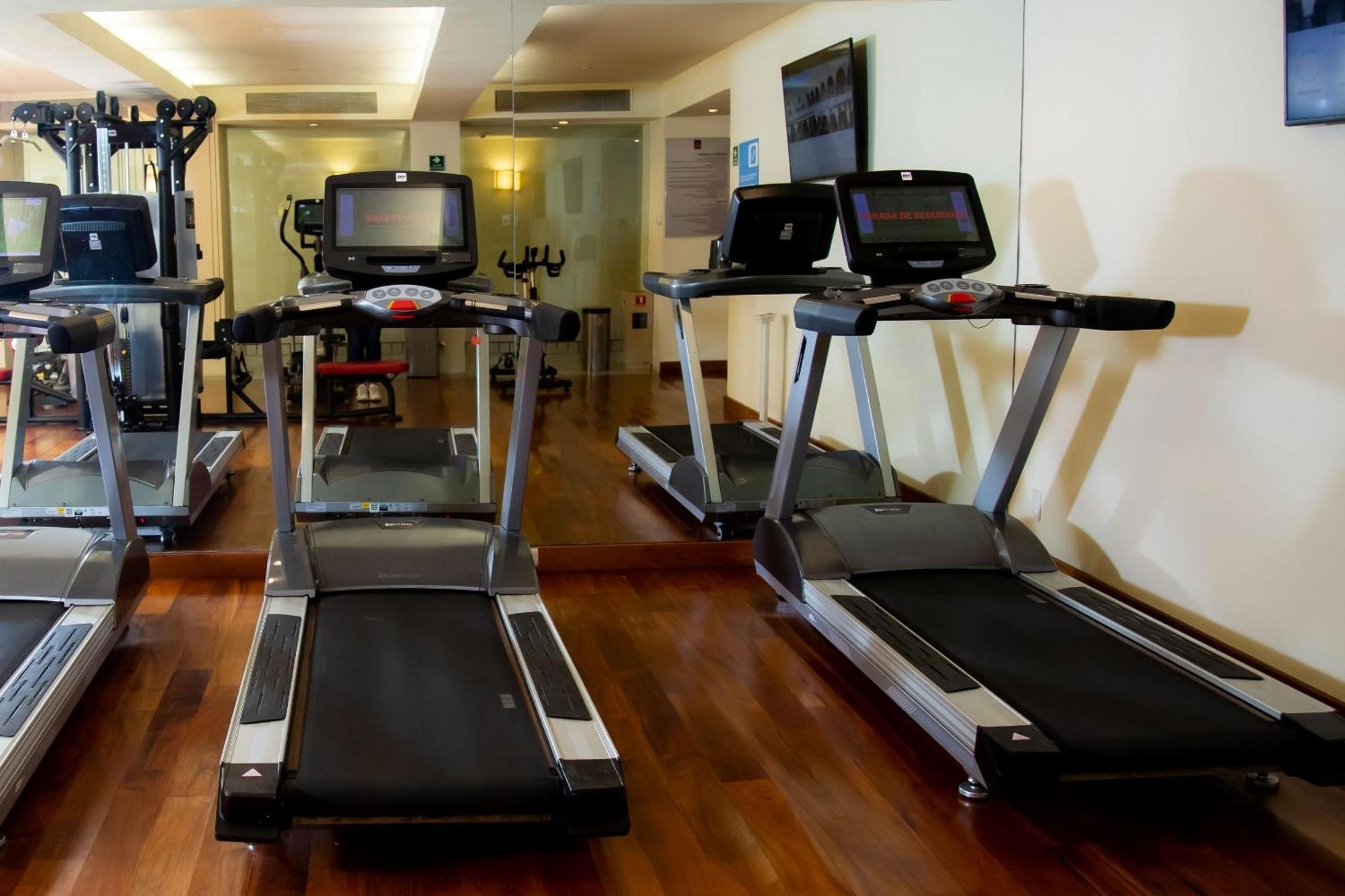 Camino Real Monterrey Hotel San Pedro Garza Garcia Buitenkant foto Treadmills