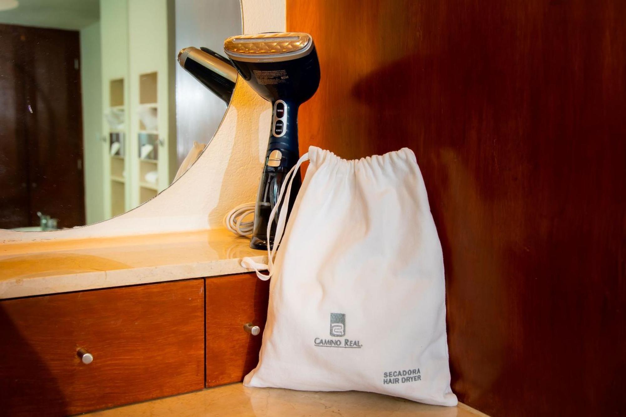 Camino Real Monterrey Hotel San Pedro Garza Garcia Buitenkant foto A hair dryer in a hotel room
