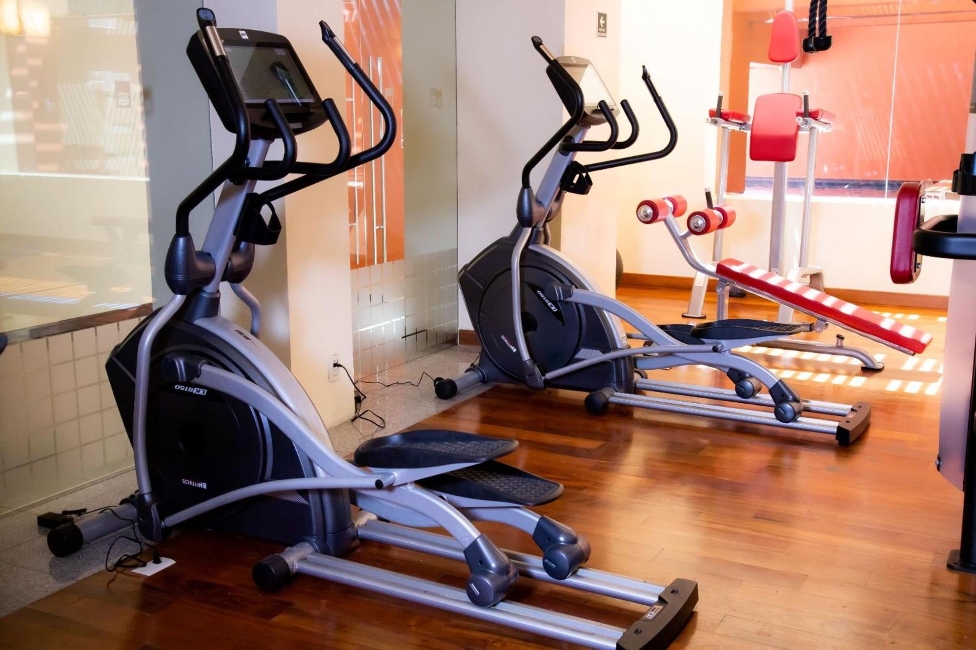 Camino Real Monterrey Hotel San Pedro Garza Garcia Buitenkant foto Elliptical cross trainer