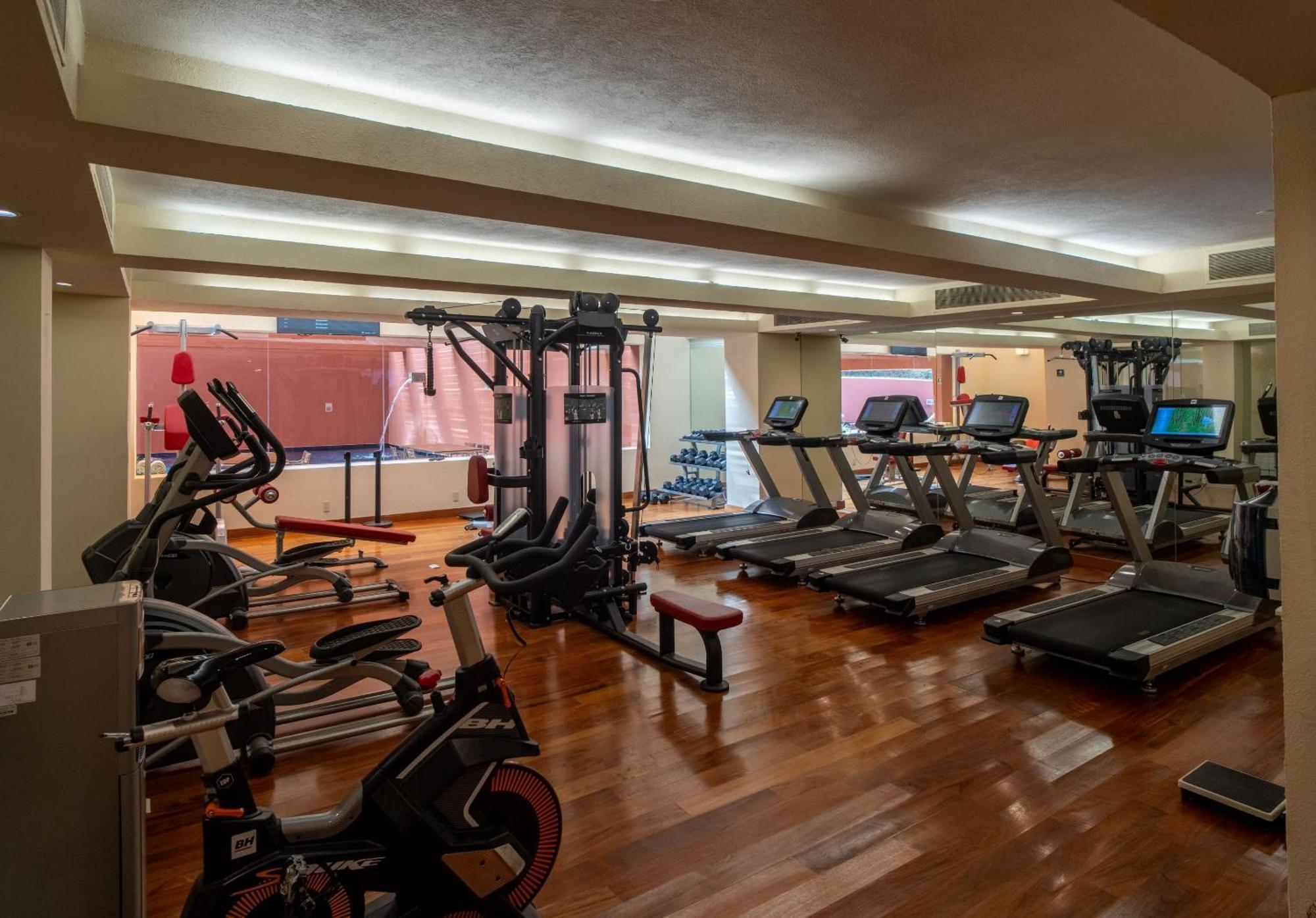 Camino Real Monterrey Hotel San Pedro Garza Garcia Buitenkant foto The gym at the hotel